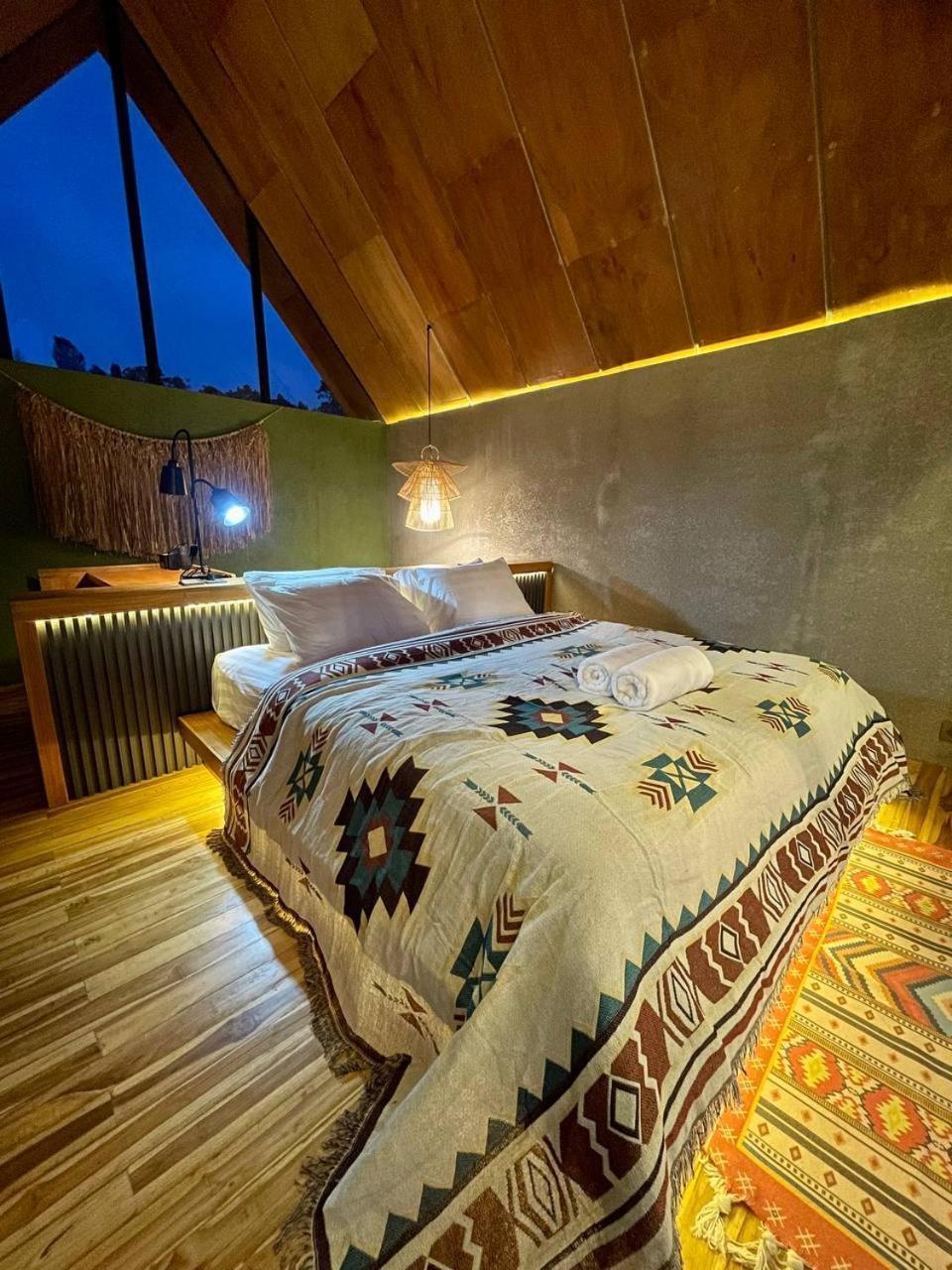 Black Wood Cabin Кинтамани Экстерьер фото